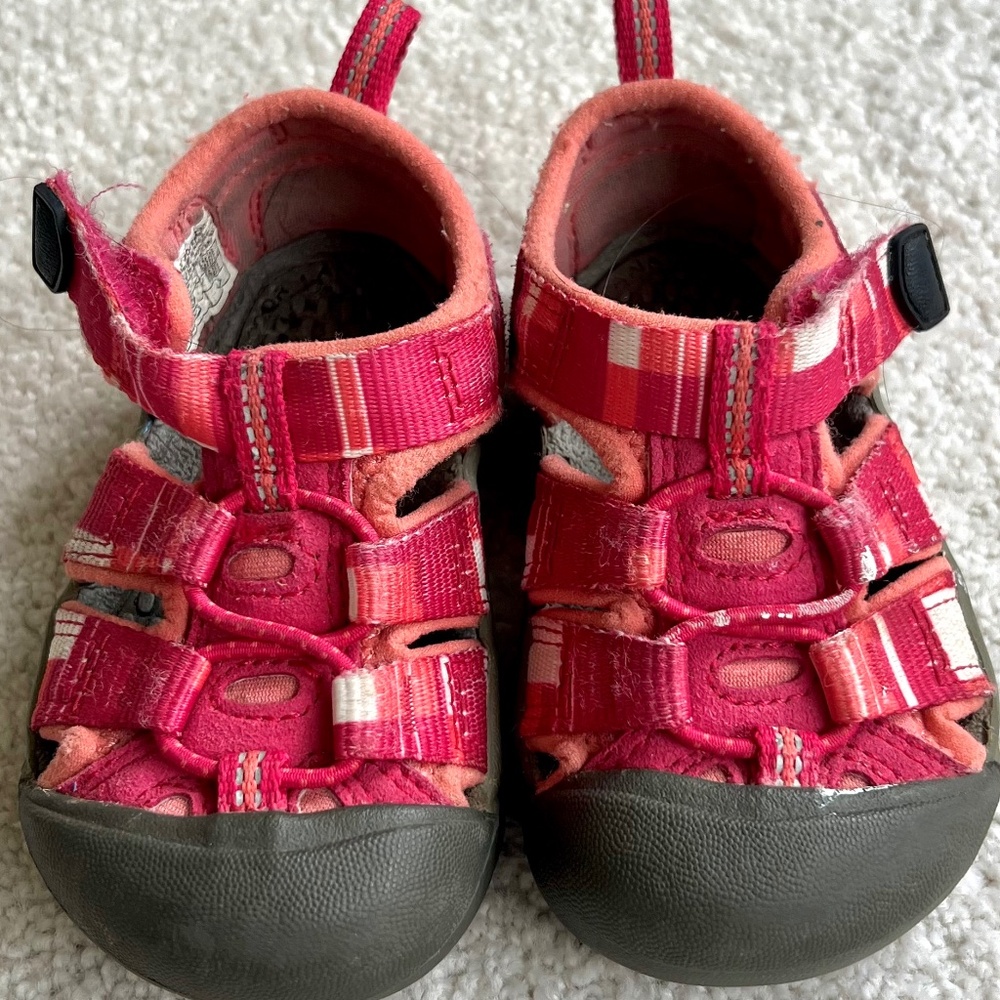 GUC Keen Toddler Shoes - Sz 5